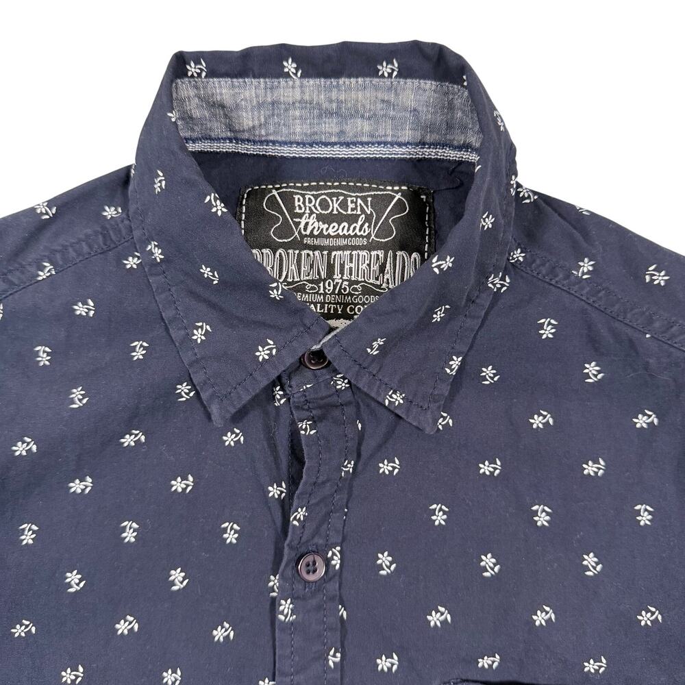 Broken Threads Button Up Shirt Mens Small Navy Floral Print Short Sleeve Cotton